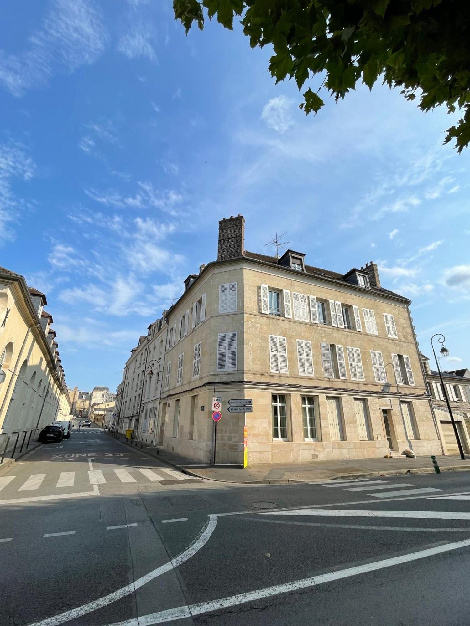 Charmant Appartement Dans Le Centre Ville, A 2 Minutes Du Palais Compiègne Exterior foto